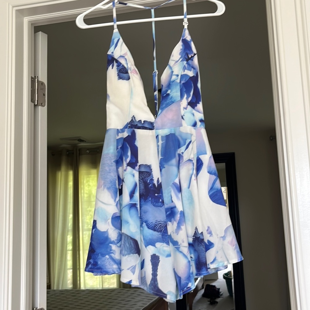 5/$25- Tiger mist deep plunge romper - Picture 2 of 4